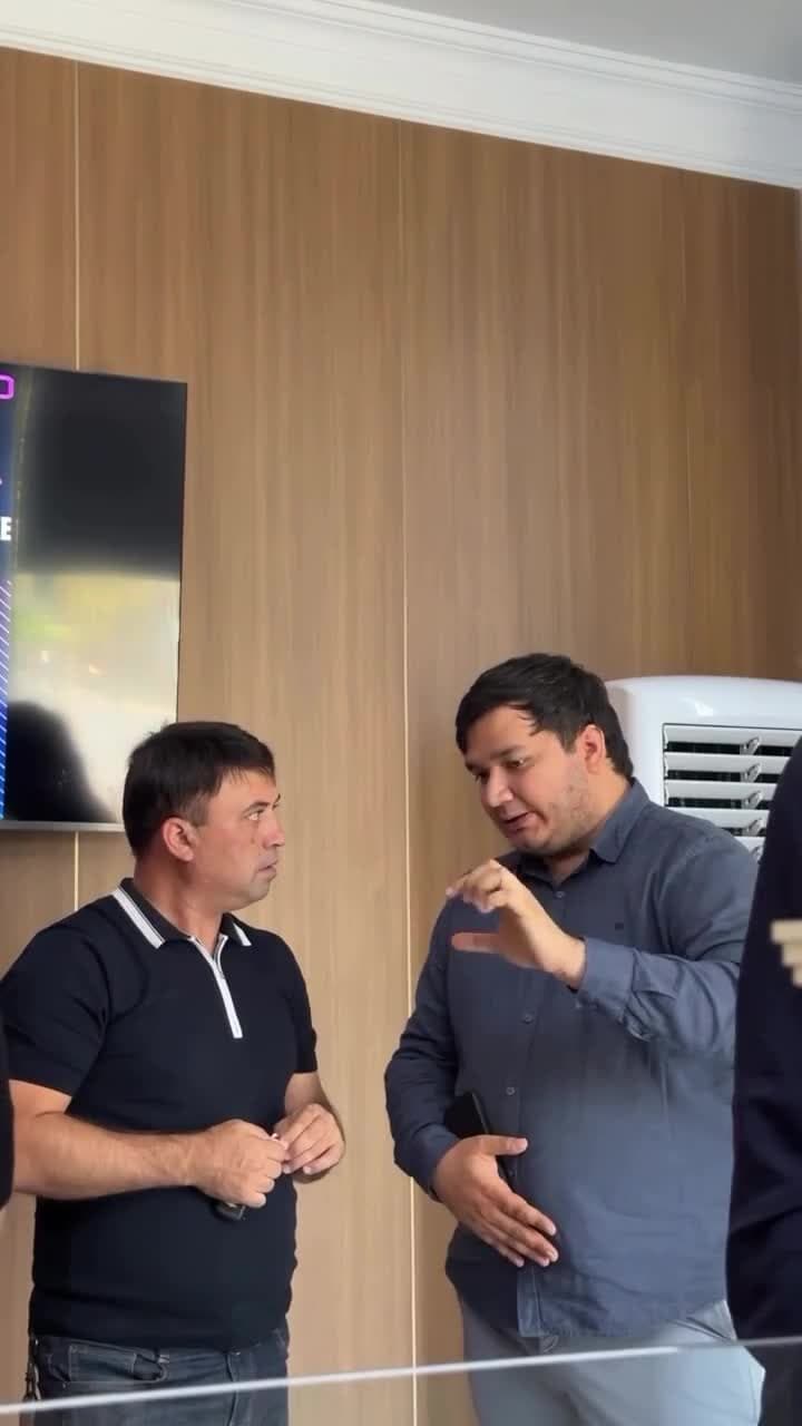 Discussing construction workflows with the Dantes team